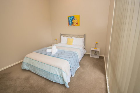 The Pitch - Accommodation Main Beach 31