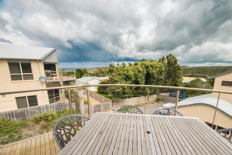 The Pitch - Accommodation Main Beach 12