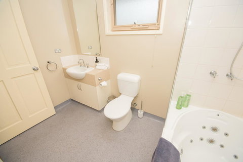 The Pitch - Accommodation Main Beach 20