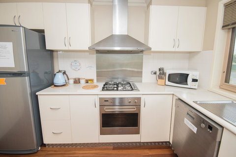 The Pitch - Accommodation Main Beach 8