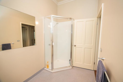 The Pitch - Accommodation Main Beach 28