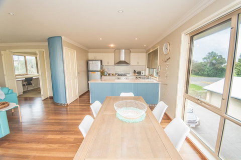 The Pitch - Accommodation Main Beach 1