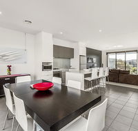 Twenty Five Coast - Accommodation Main Beach