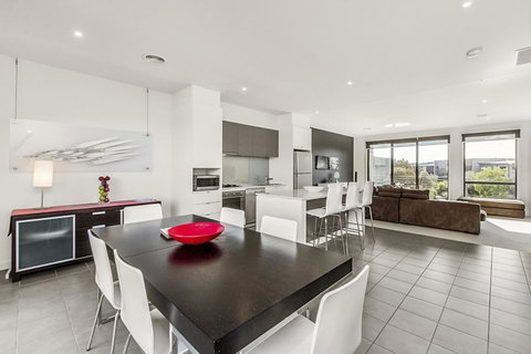 Twenty Five Coast - Accommodation Main Beach 0