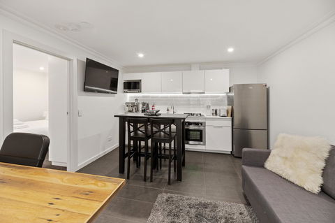 Work Sleep Live Melbourne - Accommodation Main Beach 9