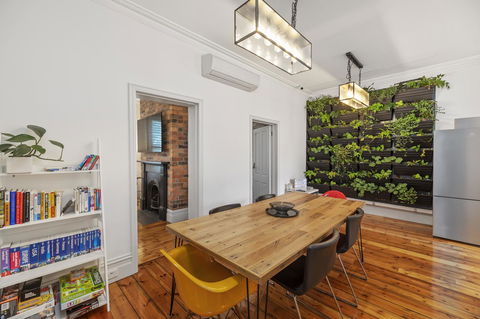 Work Sleep Live Melbourne - Accommodation Main Beach 0