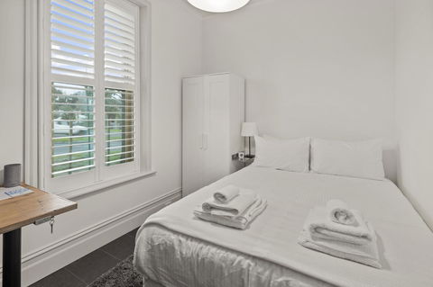 Work Sleep Live Melbourne - Accommodation Main Beach 3