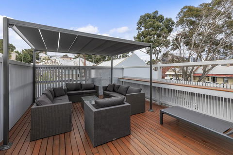 Work Sleep Live Melbourne - Accommodation Main Beach 12