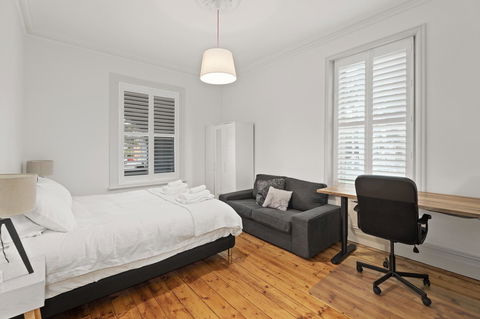 Work Sleep Live Melbourne - Accommodation Main Beach 2
