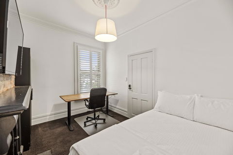 Work Sleep Live Melbourne - Accommodation Main Beach 1