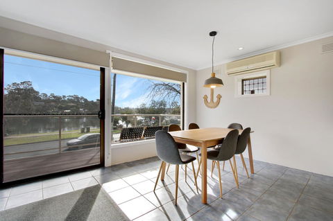Hybiscus Waterfront Apartments - Accommodation Main Beach 4
