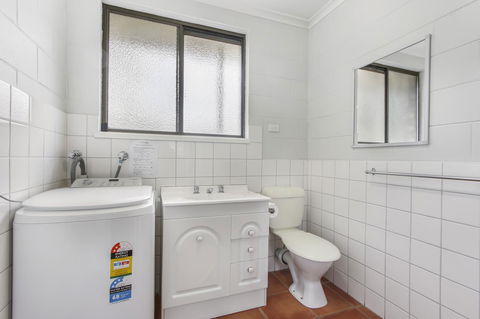 Hybiscus Waterfront Apartments - Accommodation Main Beach 30