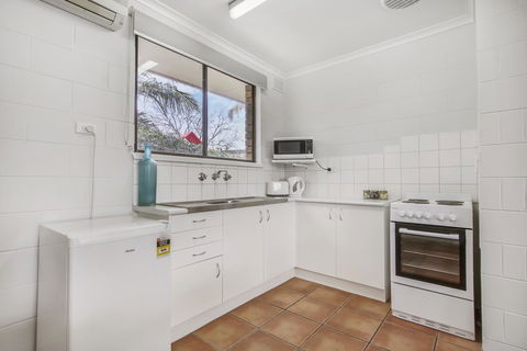 Hybiscus Waterfront Apartments - Accommodation Main Beach 24