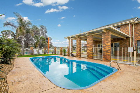 Hybiscus Waterfront Apartments - Accommodation Main Beach 0