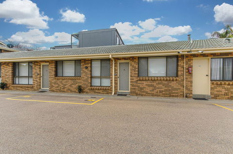 Hybiscus Waterfront Apartments - Accommodation Main Beach 23