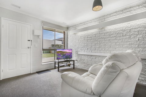 Hybiscus Waterfront Apartments - Accommodation Main Beach 27