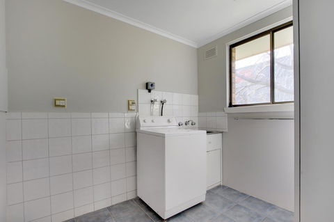Hybiscus Waterfront Apartments - Accommodation Main Beach 9