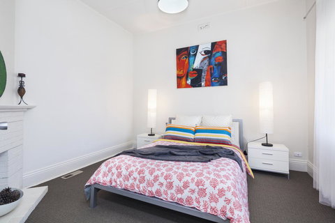 Montabella - Accommodation Main Beach 2