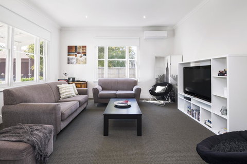 Montabella - Accommodation Main Beach 1