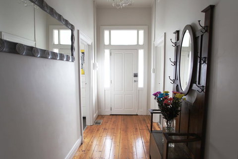 Montabella - Accommodation Main Beach 8