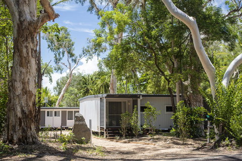 Dandaloo Gardens - Accommodation Main Beach 2