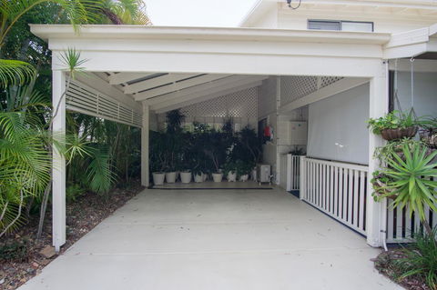 Debbie\'s Place - Accommodation Main Beach 24