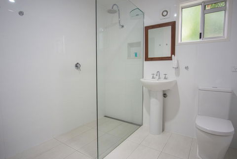 Debbie\'s Place - Accommodation Main Beach 16