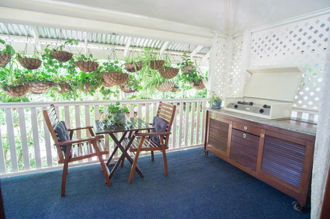 Debbie\'s Place - Accommodation Main Beach 33