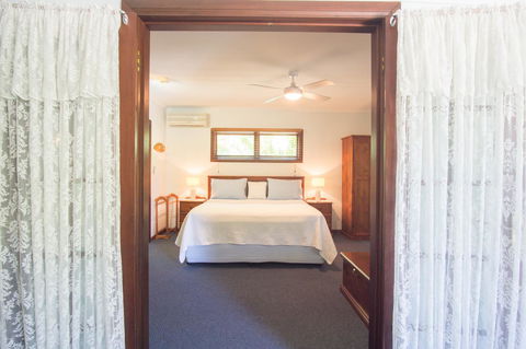 Debbie\'s Place - Accommodation Main Beach 40