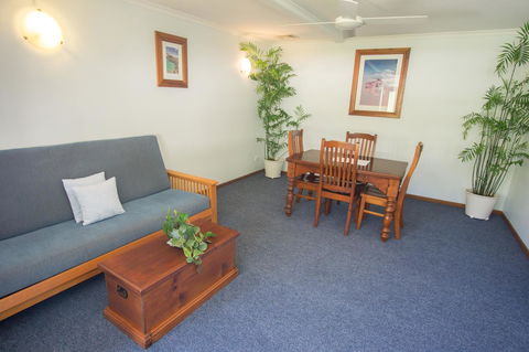 Debbie\'s Place - Accommodation Main Beach 39