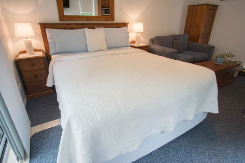 Debbie\'s Place - Accommodation Main Beach 12