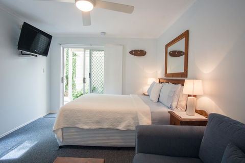 Debbie\'s Place - Accommodation Main Beach 11