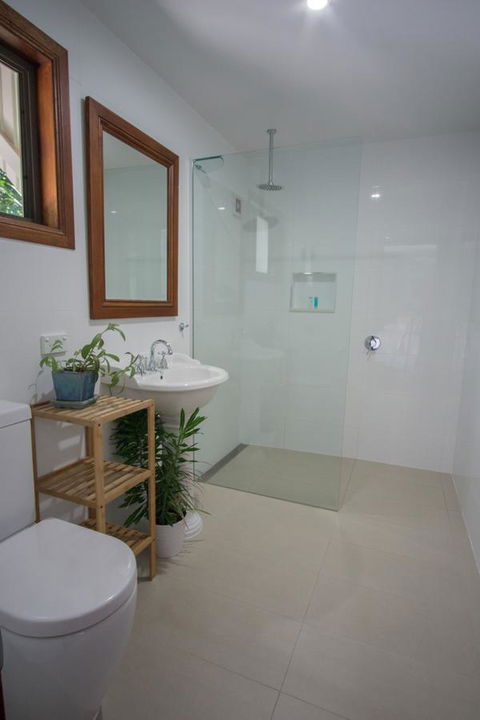 Debbie\'s Place - Accommodation Main Beach 5