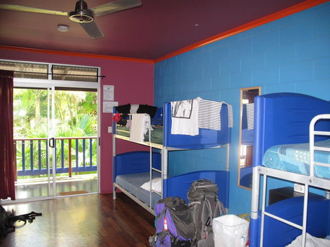 Cool Bananas Backpackers - Accommodation Main Beach 43