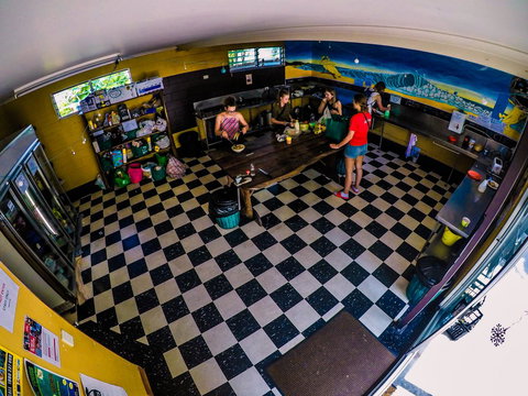 Cool Bananas Backpackers - Accommodation Main Beach 34