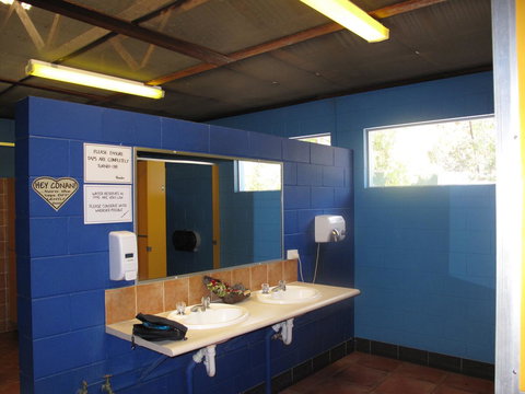 Cool Bananas Backpackers - Accommodation Main Beach 44