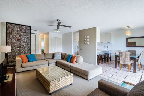 Sunseeker Holiday Apartments - Accommodation Main Beach 34