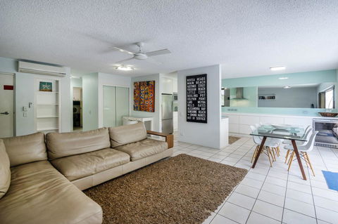 Sunseeker Holiday Apartments - Accommodation Main Beach 33