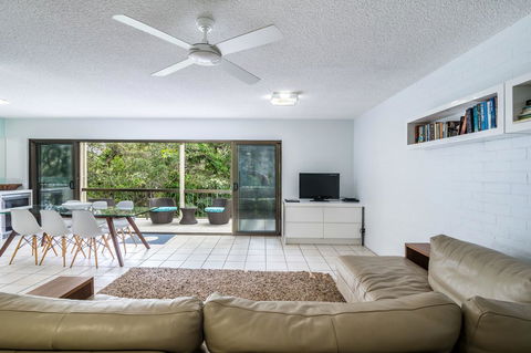 Sunseeker Holiday Apartments - Accommodation Main Beach 23