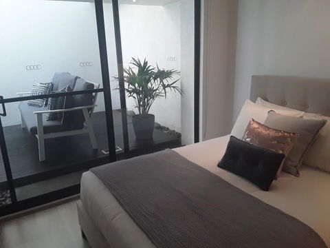 Sunseeker Holiday Apartments - Accommodation Main Beach 8