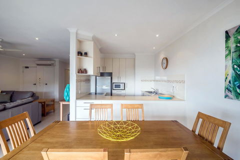 Sunseeker Holiday Apartments - Accommodation Main Beach 43