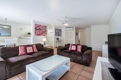 Sunseeker Holiday Apartments - Accommodation Main Beach 41