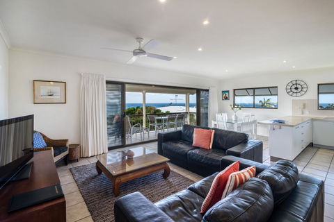 Sunseeker Holiday Apartments - Accommodation Main Beach 22
