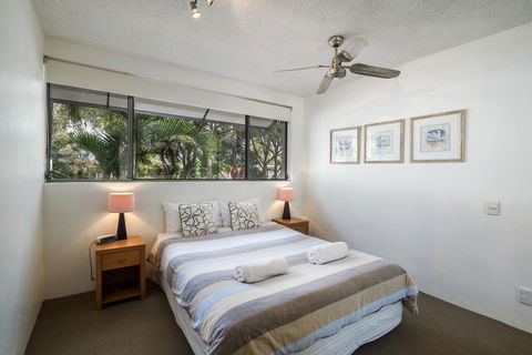 Sunseeker Holiday Apartments - Accommodation Main Beach 5