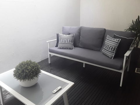 Sunseeker Holiday Apartments - Accommodation Main Beach 11