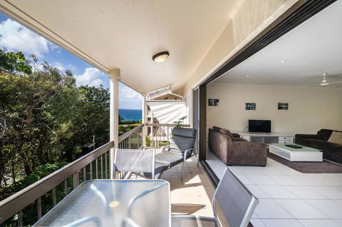 Sunseeker Holiday Apartments - Accommodation Main Beach 0