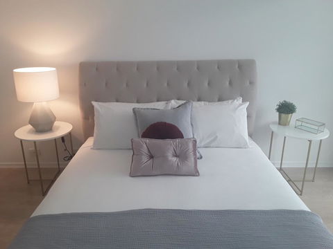 Sunseeker Holiday Apartments - Accommodation Main Beach 9