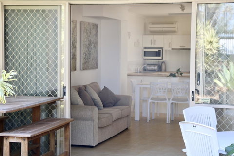 Beach Break - Accommodation Main Beach 19