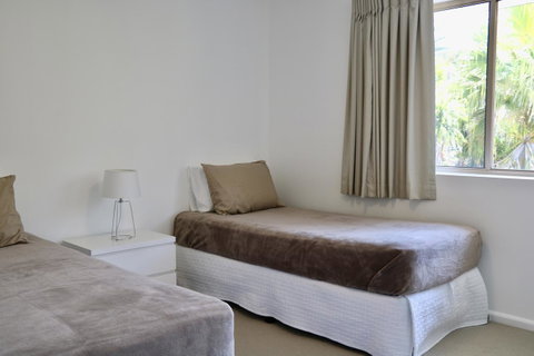 Beach Break - Accommodation Main Beach 15