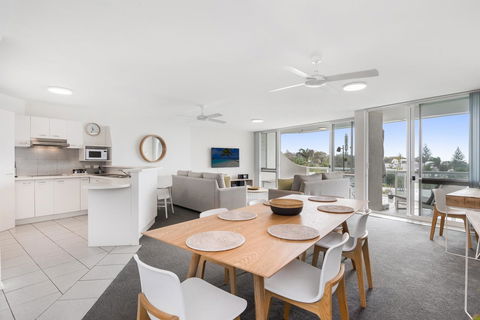 Sunshine Vista - Accommodation Main Beach 16